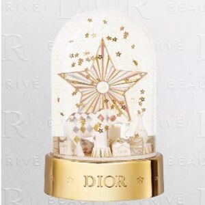 D 2025 Festive Star Snow Globe with Gold Base